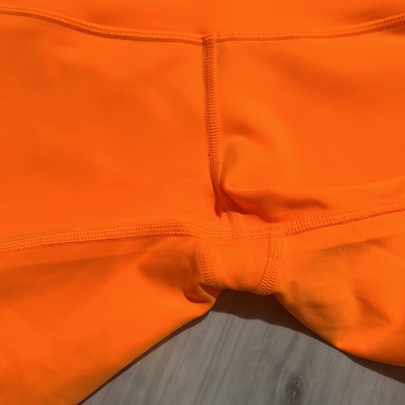 alo yoga shorts NWOT never worn - Picture 5 of 8